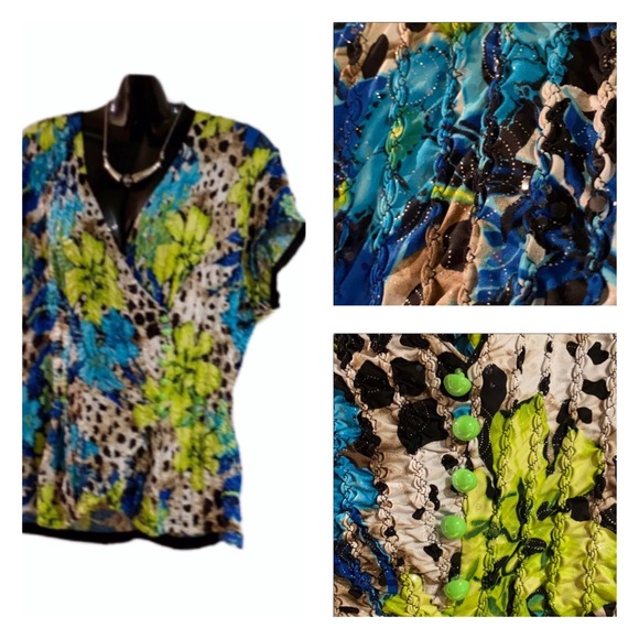 Joseph Ribkoff Tops - 🆕Joseph Ribkoff  Floral Top w/ green side buttons